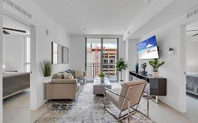 Centrally Located 2 Bed In The Heart Of Downtown With Free Parkin